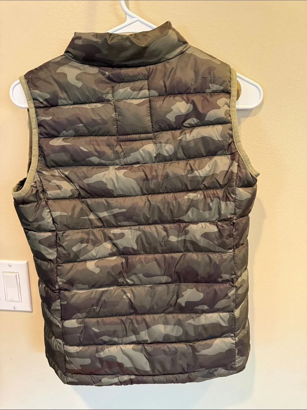 GAP Kids Camouflage Quilted Puffer Vest - Olive & Dark Olive XL